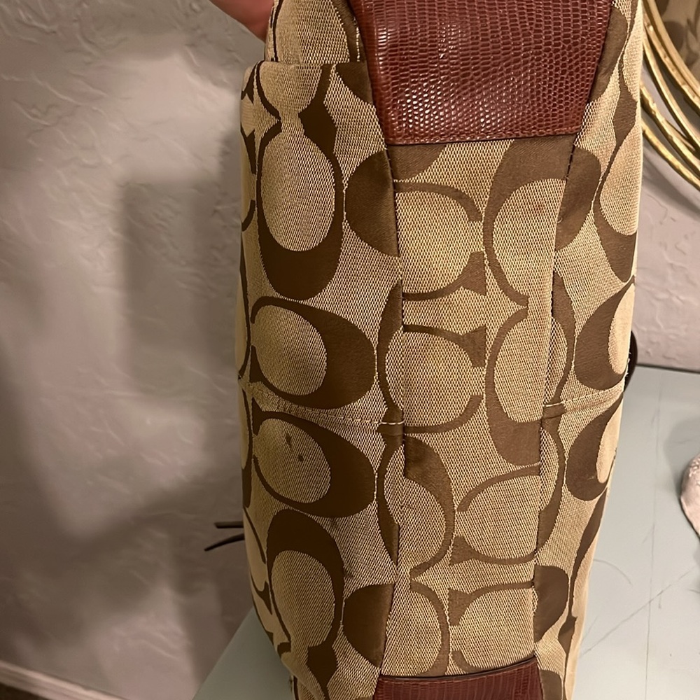 Authentic Coach Purse with dust bag - Picture 7 of 8